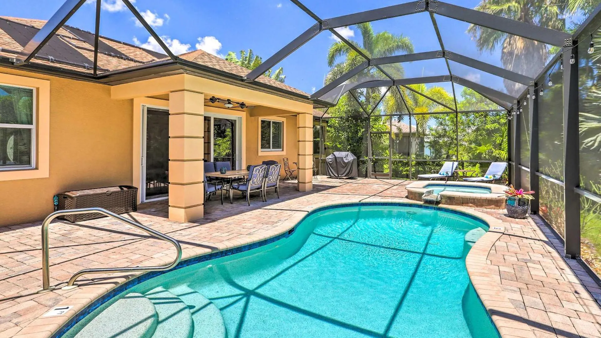 Tropical Retreat With Hot Tub And Pool! *