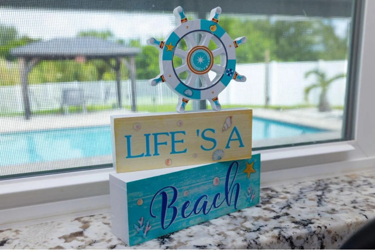 Pool House Ideal For Family Pool Heated Holiday home *