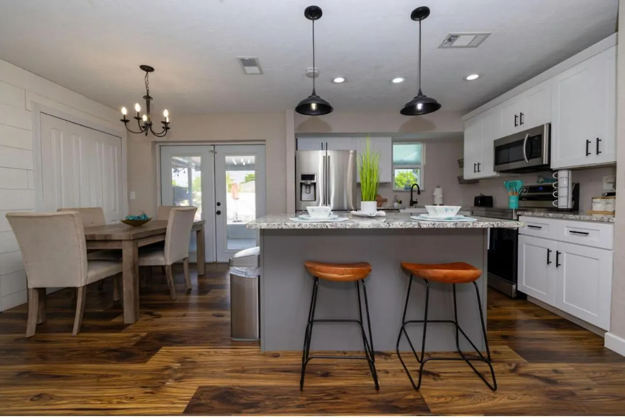 Pool House Ideal For Family Pool Heated Holiday home Cape Coral