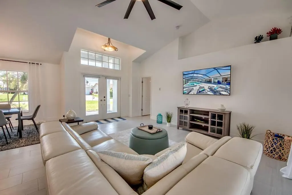 Villa Sparkle Blue By Coralvilla - Large Pool & Cape Coral