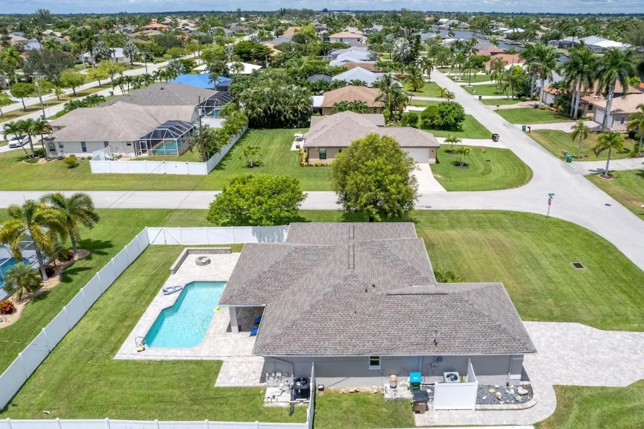 Holiday home Paradise Found Relaxing Pool In *