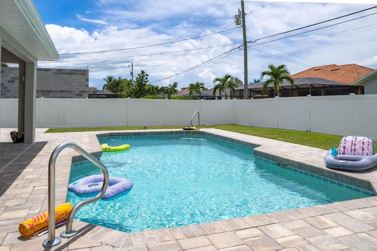 Holiday home Paradise Found Relaxing Pool In *