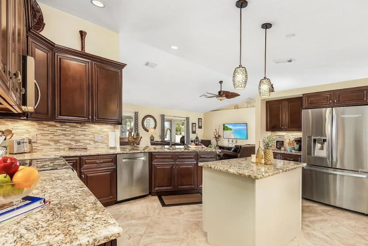 Paradise Found Relaxing Pool In Holiday home Cape Coral