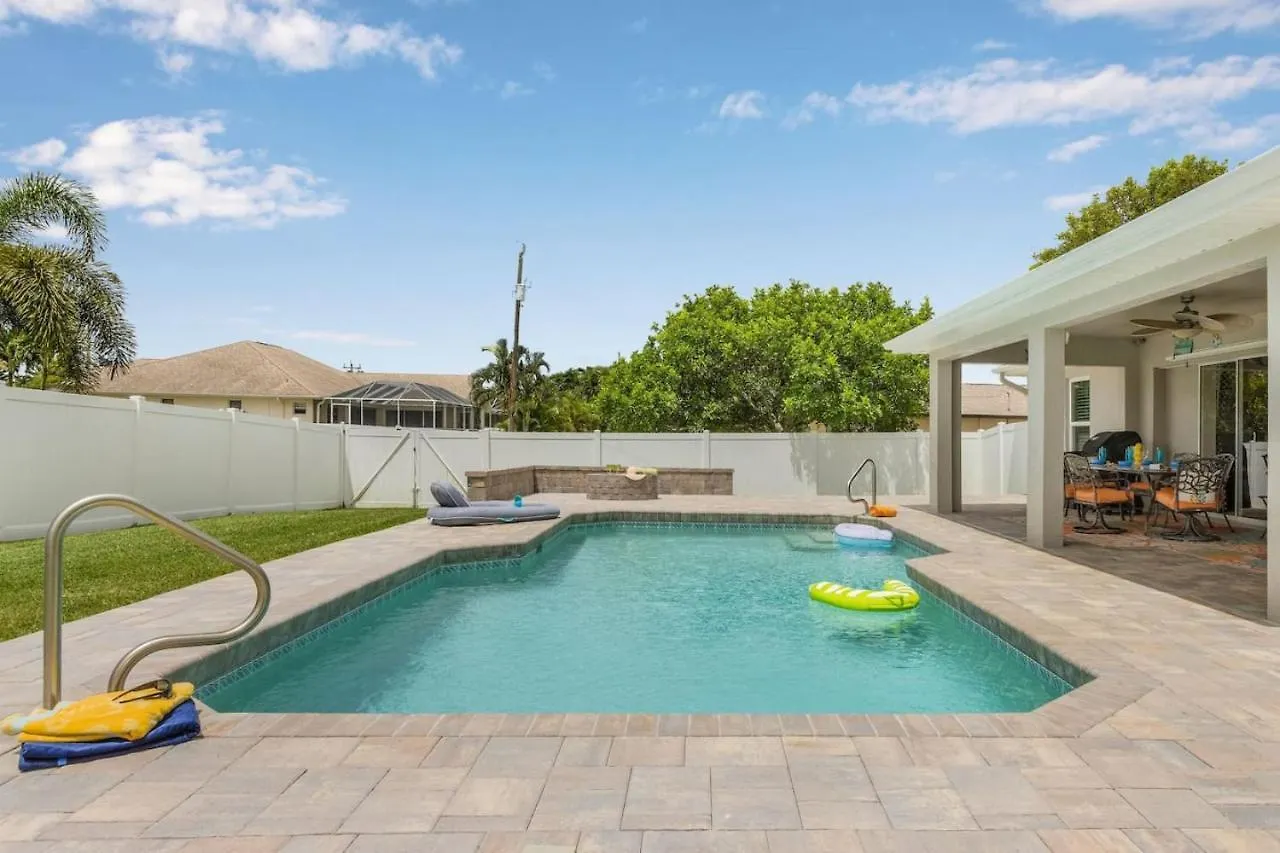 Paradise Found Relaxing Pool In Holiday home *