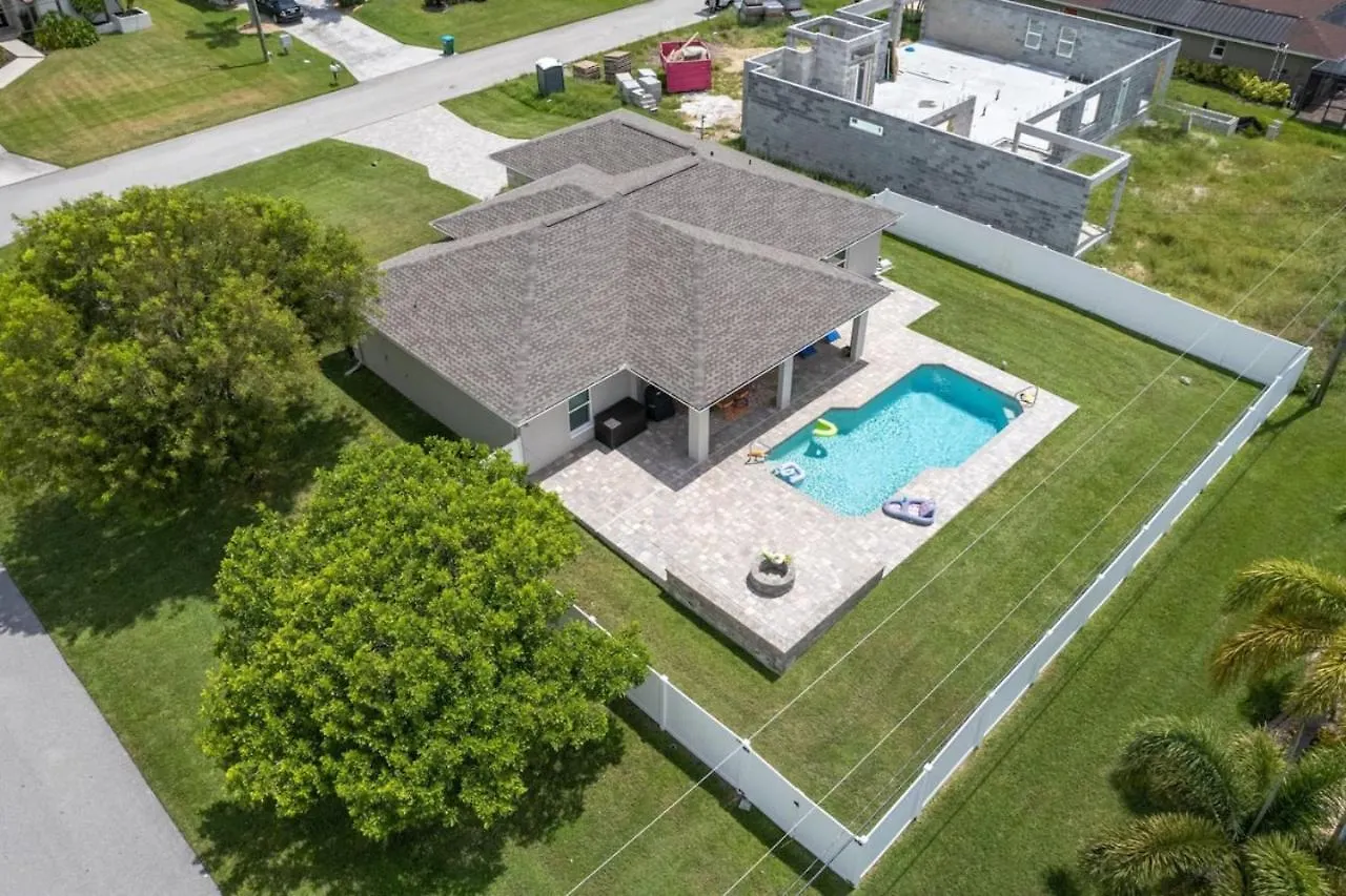 Paradise Found Relaxing Pool In Holiday home Cape Coral