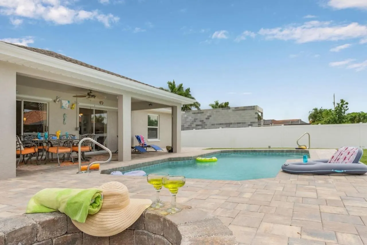 Paradise Found Relaxing Pool In Holiday home *