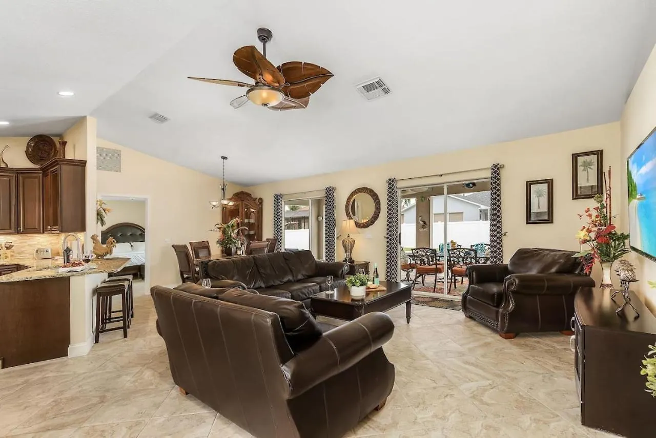 Paradise Found Relaxing Pool In Holiday home Cape Coral