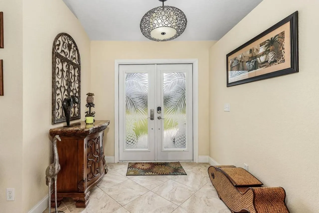 Paradise Found Relaxing Pool In Cape Coral