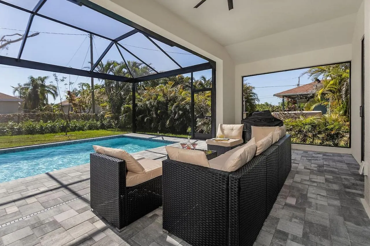 Tranquil Escape Modern Pool Cape Coral