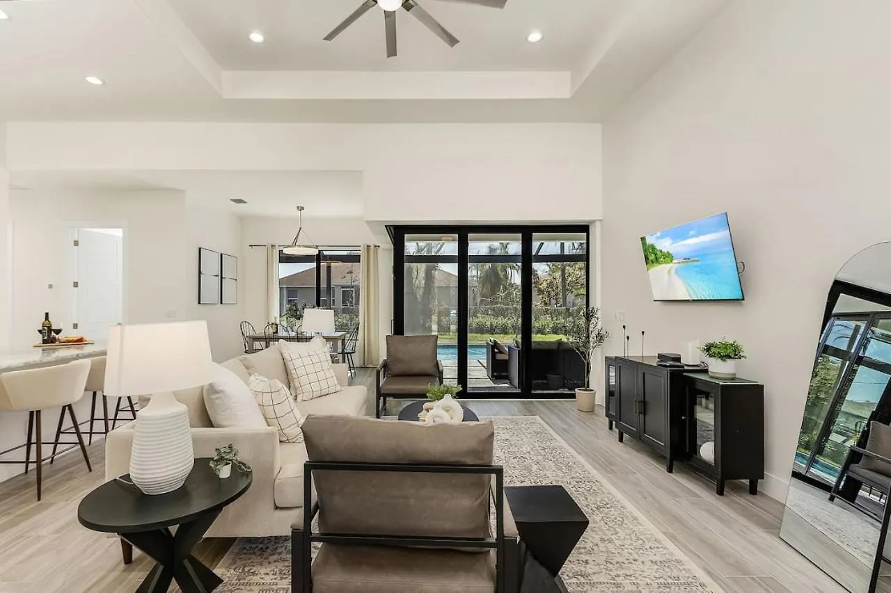 Tranquil Escape Modern Pool * Cape Coral