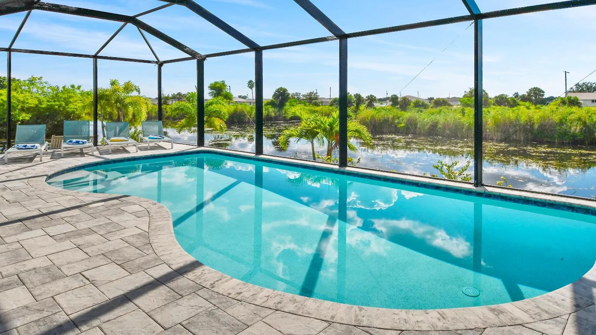 Phoenix Quite Area Pool And Great Water Few * Cape Coral