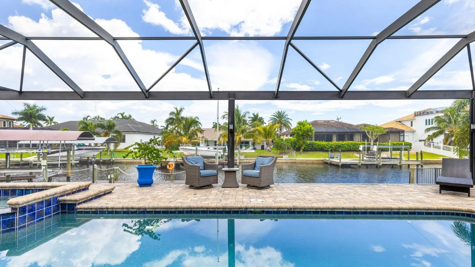 Miramar Mansion - Spacious 5bd 5ba W Pool & Canal *