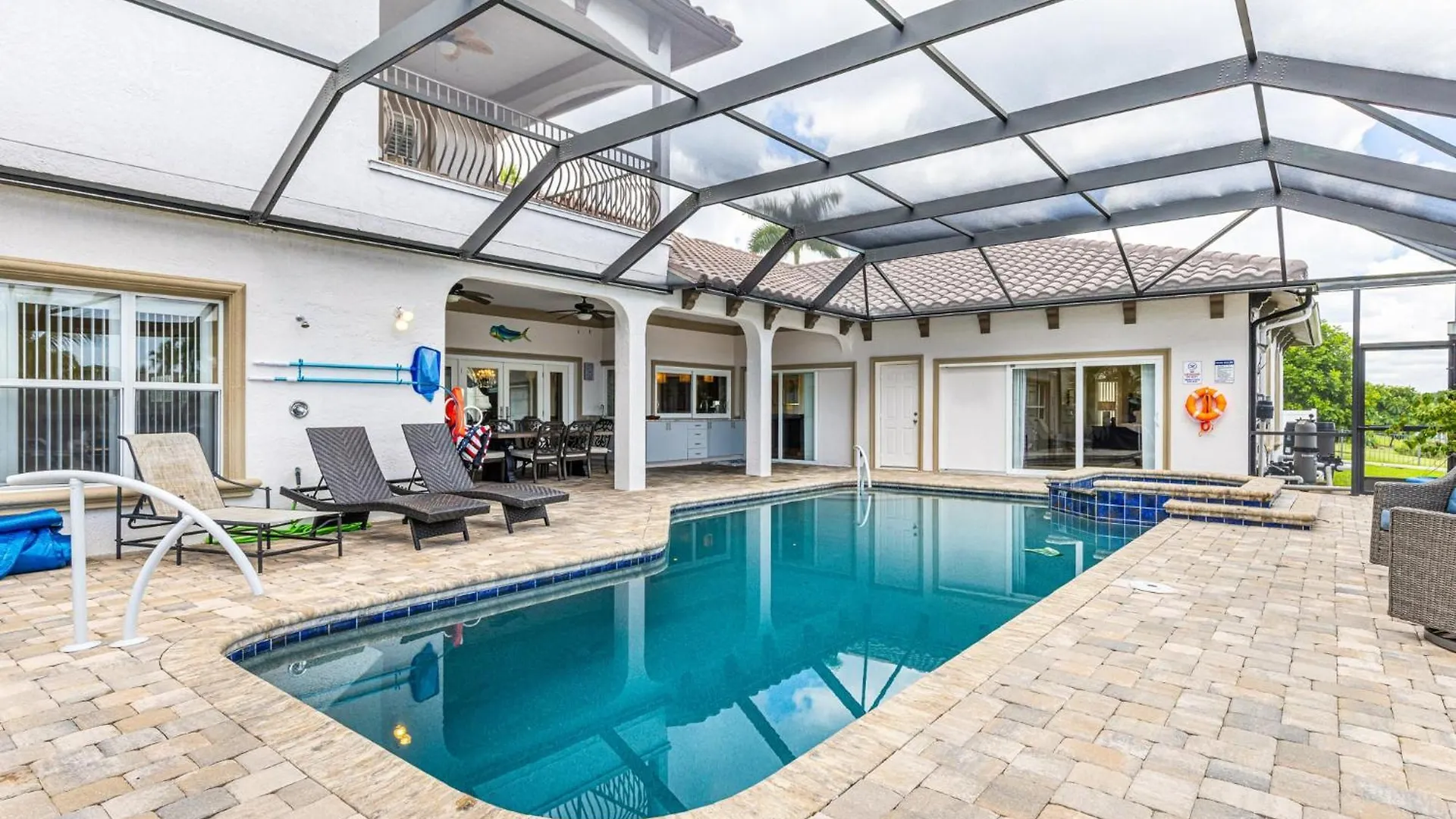 Holiday home Miramar Mansion - Spacious 5bd 5ba W Pool & Canal *