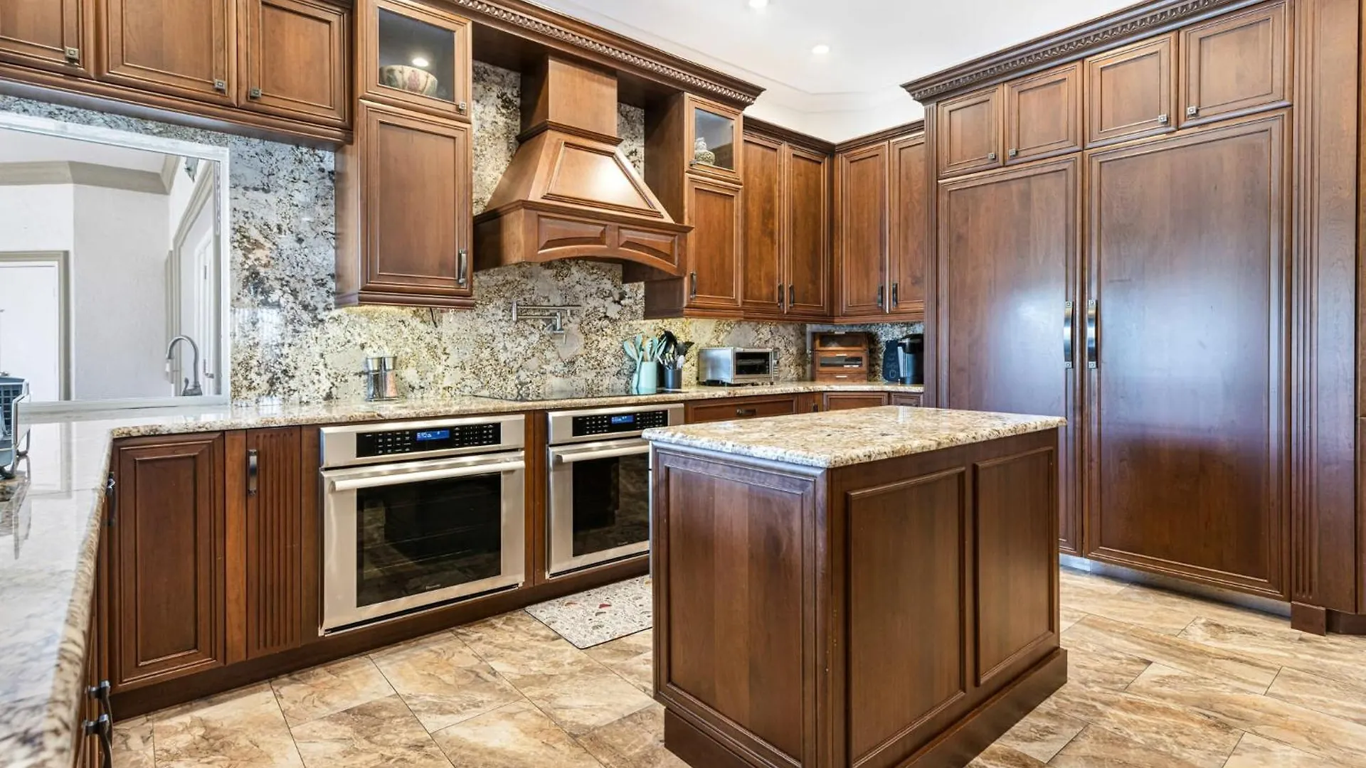 Holiday home Miramar Mansion - Spacious 5bd 5ba W Pool & Canal