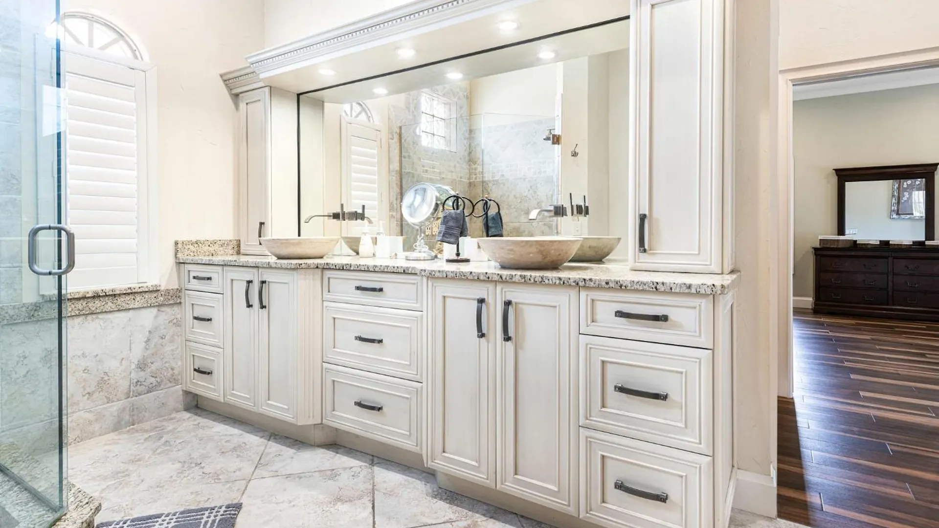 Miramar Mansion - Spacious 5bd 5ba W Pool & Canal Holiday home Cape Coral