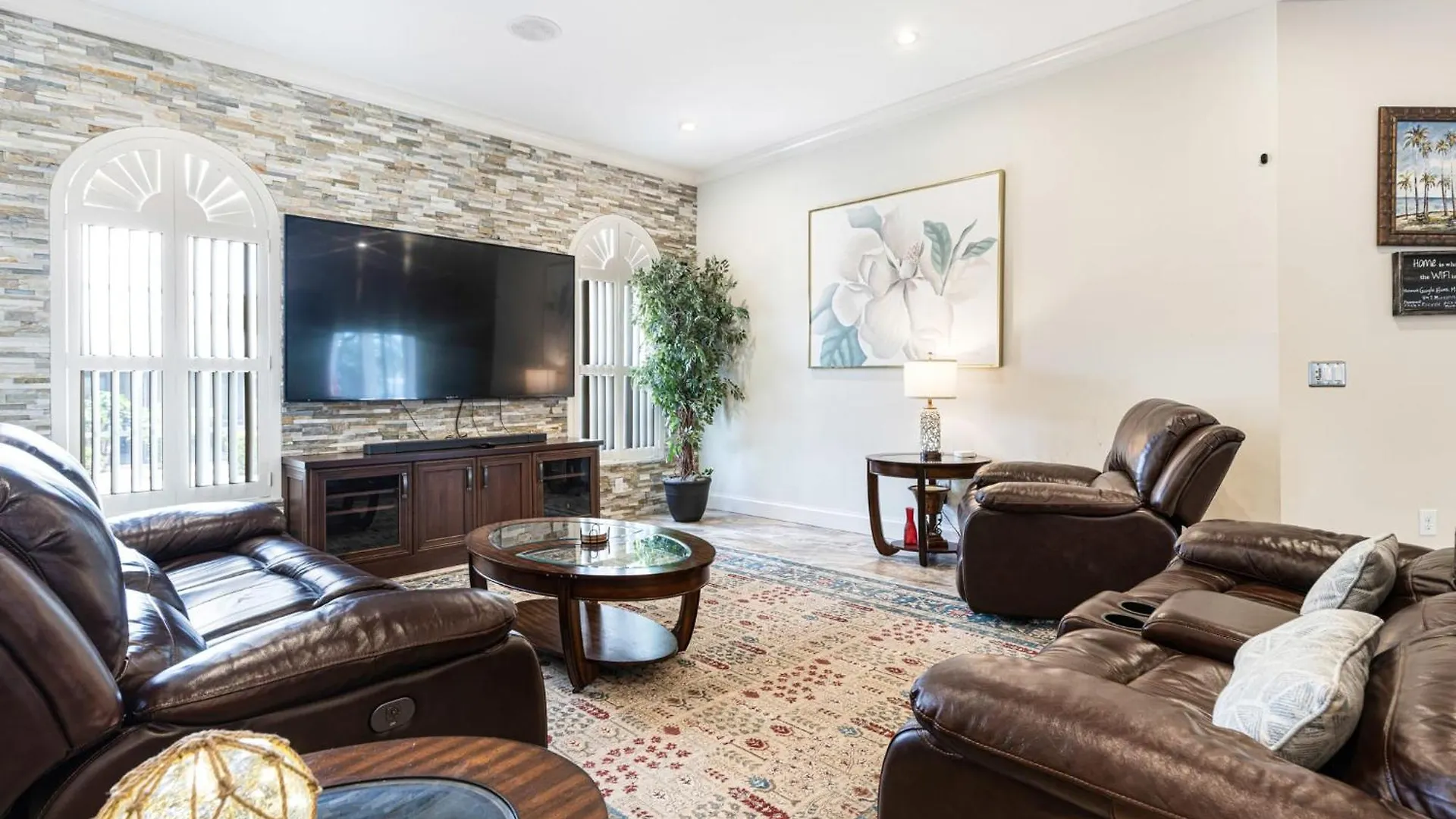 Miramar Mansion - Spacious 5bd 5ba W Pool & Canal