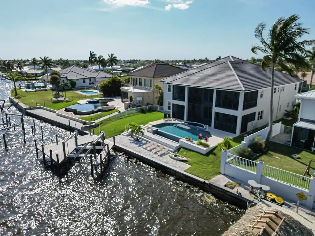 Breathtaking 6bd Riverfront Mansion W Pool Holiday home Cape Coral
