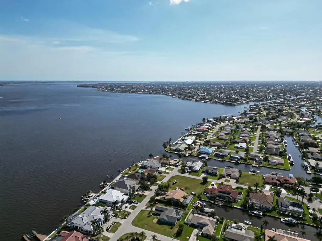 Breathtaking 6bd Riverfront Mansion W Pool Holiday home