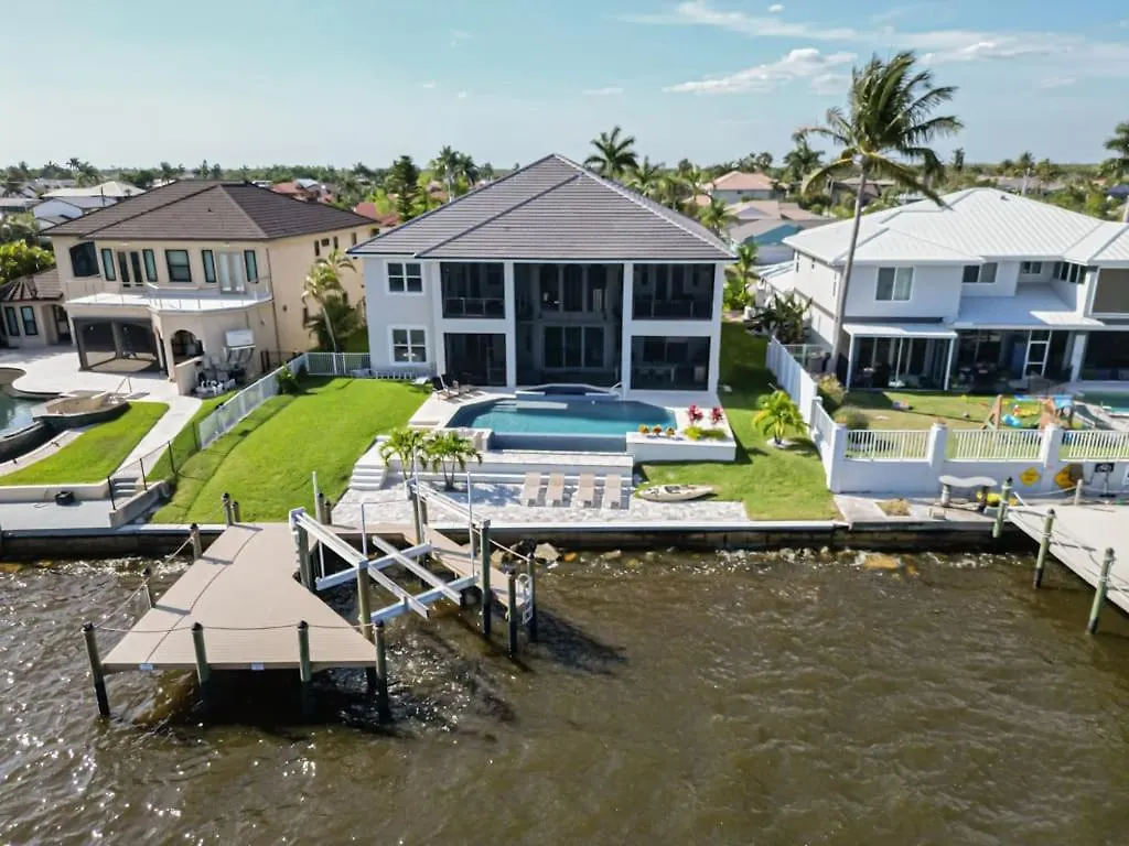 Holiday home Breathtaking 6bd Riverfront Mansion W Pool *