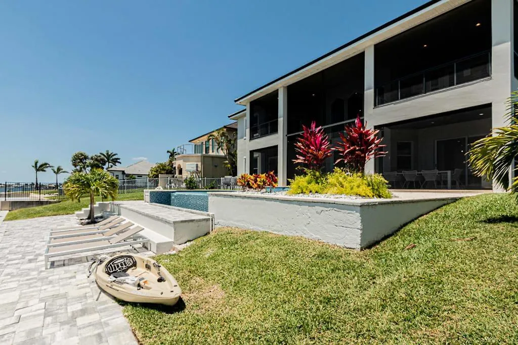 Breathtaking 6bd Riverfront Mansion W Pool Holiday home Cape Coral