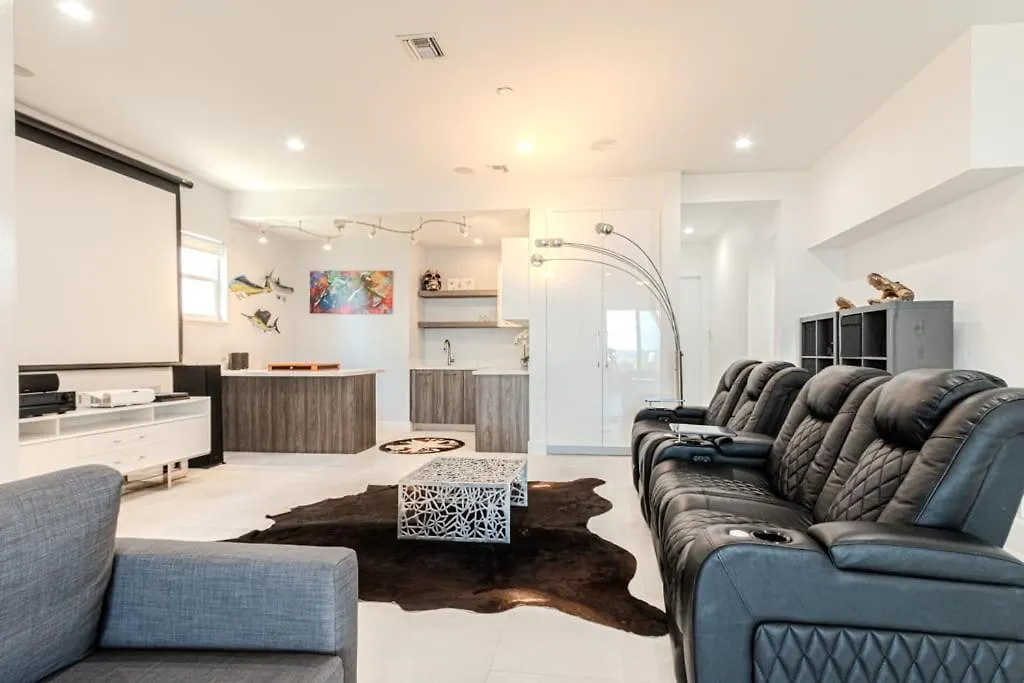 Breathtaking 6bd Riverfront Mansion W Pool Holiday home *