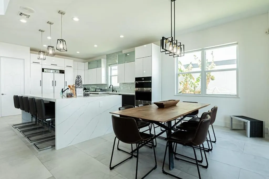 Holiday home Breathtaking 6bd Riverfront Mansion W Pool