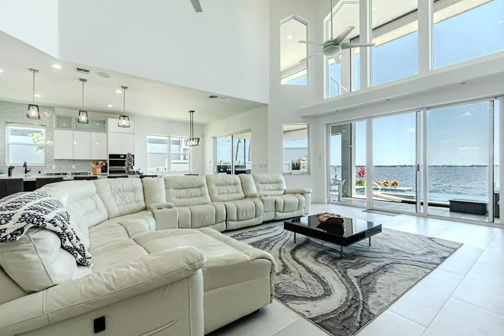 Breathtaking 6bd Riverfront Mansion W Pool Holiday home *