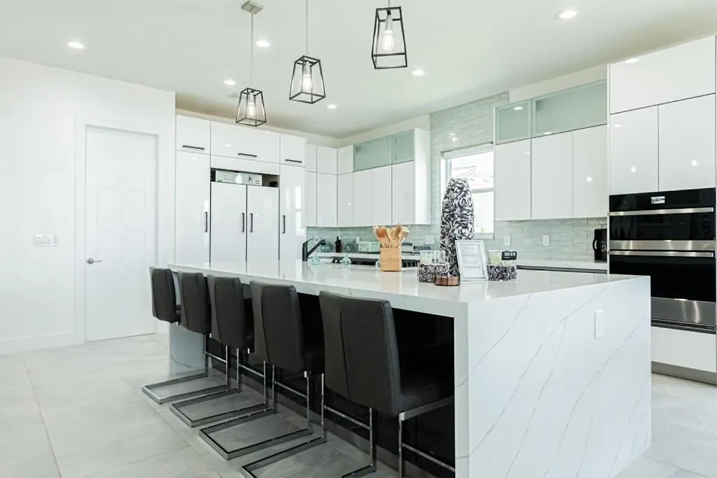 Breathtaking 6bd Riverfront Mansion W Pool Holiday home