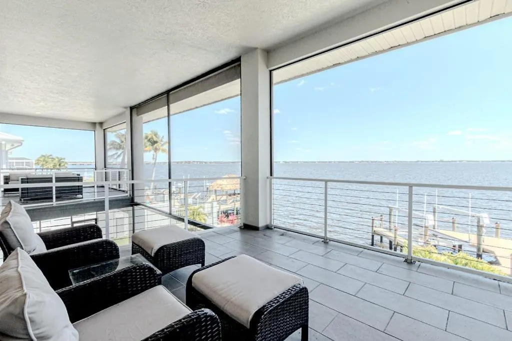 Breathtaking 6bd Riverfront Mansion W Pool Holiday home *
