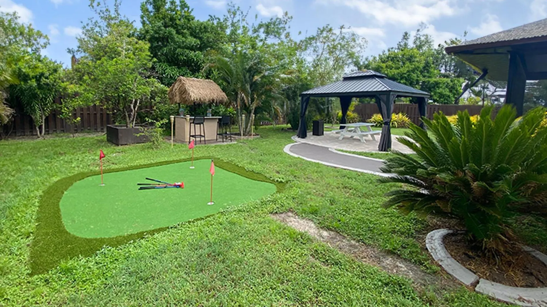Cozy Coral With Tiki Hut, Mini Golf, Arcade And Grill * Cape Coral