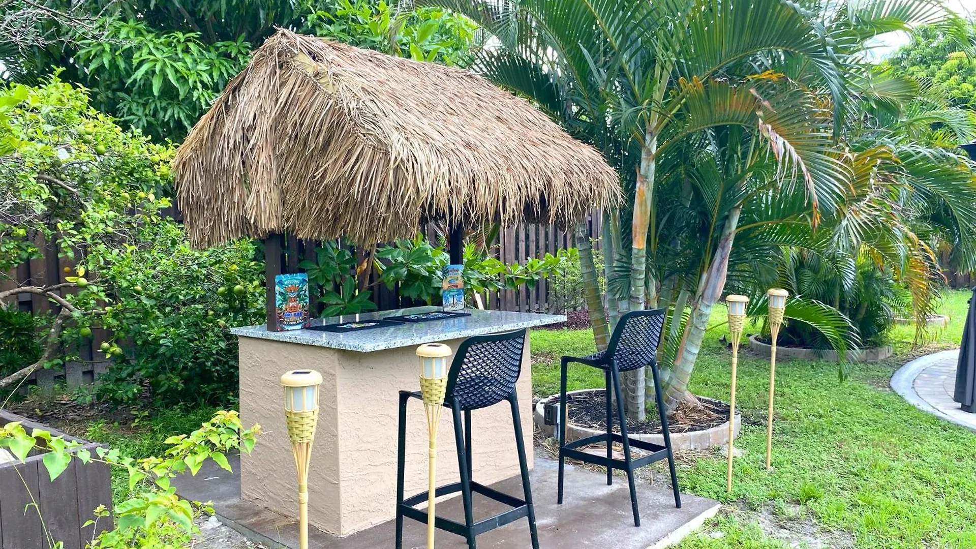 Villa Cozy Coral With Tiki Hut, Mini Golf, Arcade And Grill Cape Coral