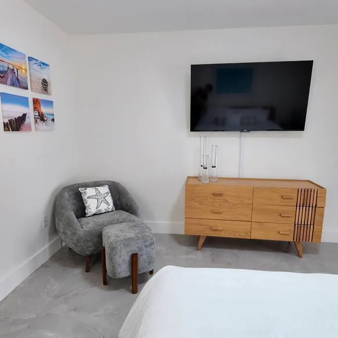 Coastal Oasis, Sleeps 8, Heated Pool, Bbq And Jacuzzi Villa