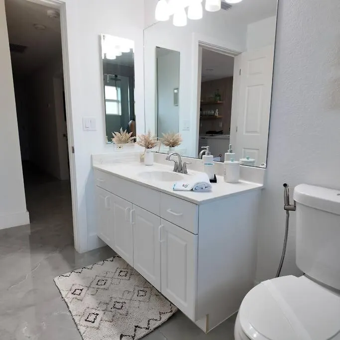 Coastal Oasis, Sleeps 8, Heated Pool, Bbq And Jacuzzi Cape Coral