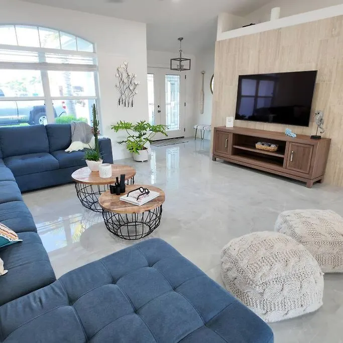 Coastal Oasis, Sleeps 8, Heated Pool, Bbq And Jacuzzi Villa Cape Coral