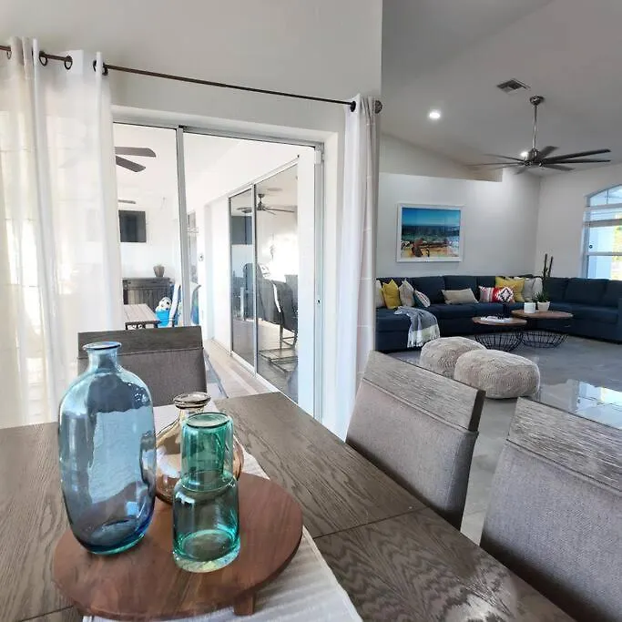 Coastal Oasis, Sleeps 8, Heated Pool, Bbq And Jacuzzi Villa Cape Coral