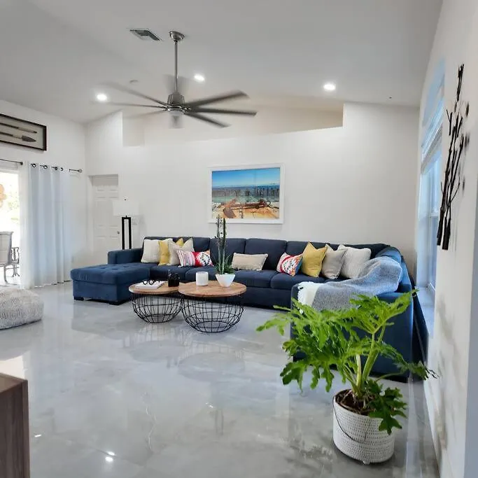 Coastal Oasis, Sleeps 8, Heated Pool, Bbq And Jacuzzi Cape Coral