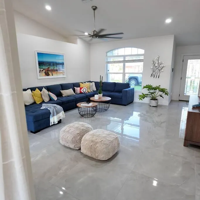 Coastal Oasis, Sleeps 8, Heated Pool, Bbq And Jacuzzi