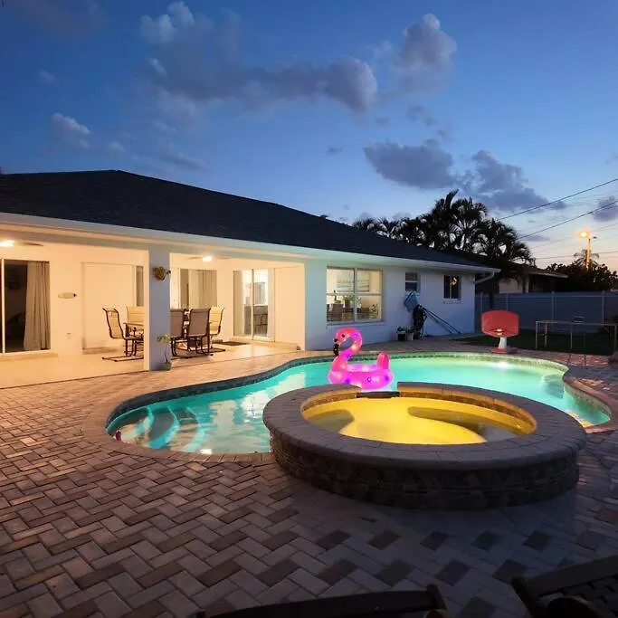 Villa Coastal Oasis, Sleeps 8, Heated Pool, Bbq And Jacuzzi Cape Coral