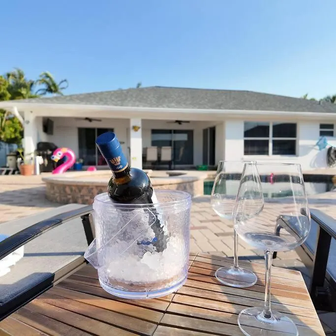 Coastal Oasis, Sleeps 8, Heated Pool, Bbq And Jacuzzi Cape Coral