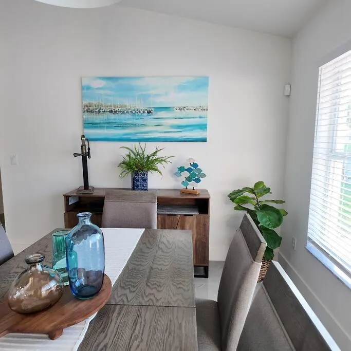 Villa Coastal Oasis, Sleeps 8, Heated Pool, Bbq And Jacuzzi Cape Coral