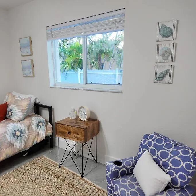 Coastal Oasis, Sleeps 8, Heated Pool, Bbq And Jacuzzi *