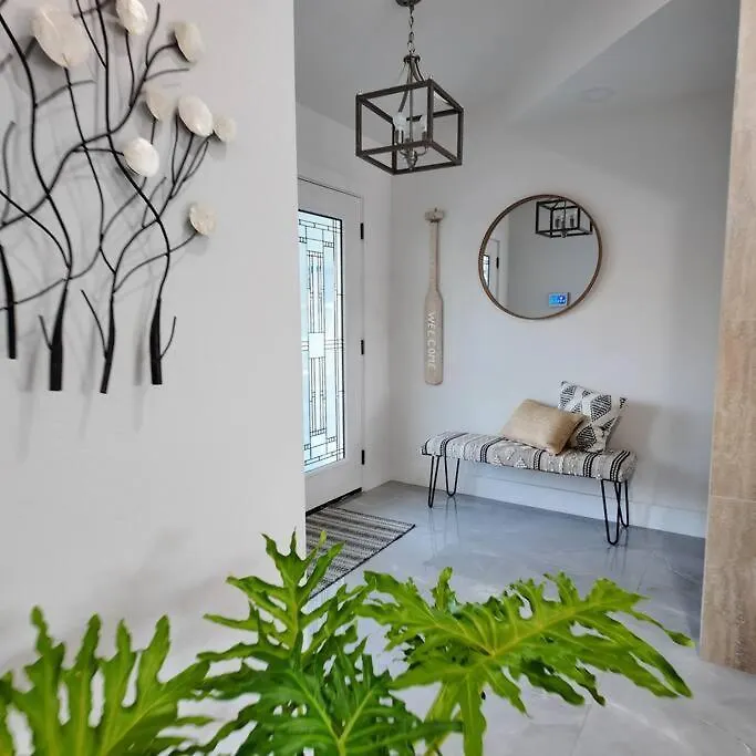 Villa Coastal Oasis, Sleeps 8, Heated Pool, Bbq And Jacuzzi Cape Coral