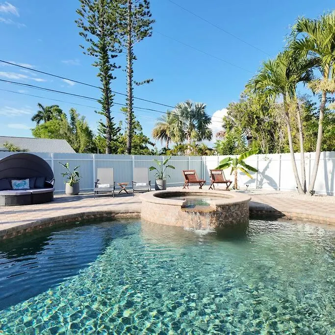 Coastal Oasis, Sleeps 8, Heated Pool, Bbq And Jacuzzi Villa