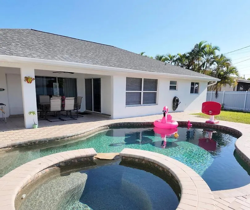 Coastal Oasis, Sleeps 8, Heated Pool, Bbq And Jacuzzi Villa Cape Coral