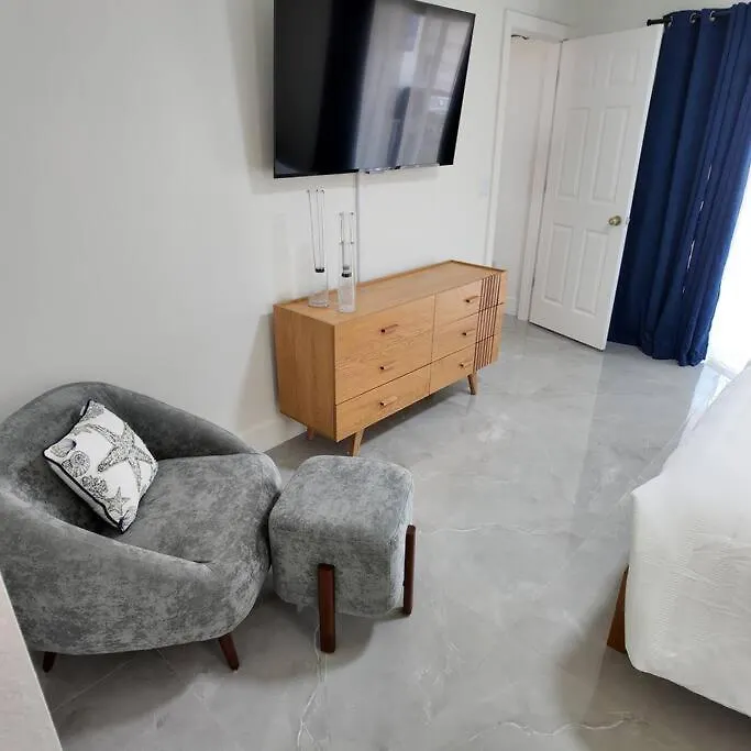 Coastal Oasis, Sleeps 8, Heated Pool, Bbq And Jacuzzi * Cape Coral