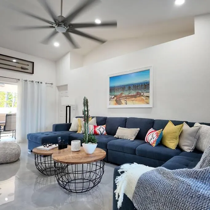 Villa Coastal Oasis, Sleeps 8, Heated Pool, Bbq And Jacuzzi *