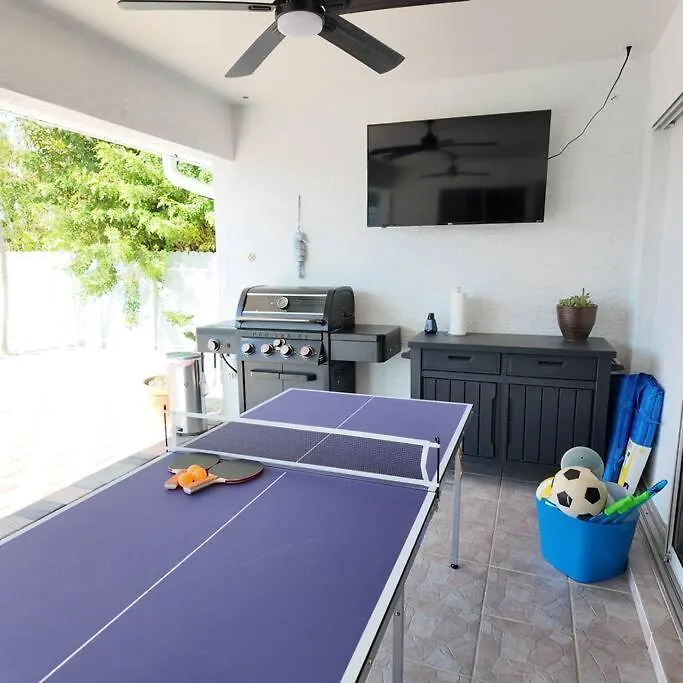 Coastal Oasis, Sleeps 8, Heated Pool, Bbq And Jacuzzi Villa Cape Coral