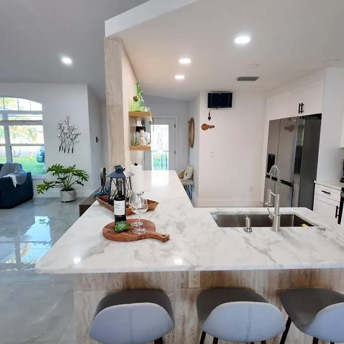Coastal Oasis, Sleeps 8, Heated Pool, Bbq And Jacuzzi *