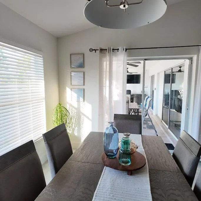 Villa Coastal Oasis, Sleeps 8, Heated Pool, Bbq And Jacuzzi Cape Coral