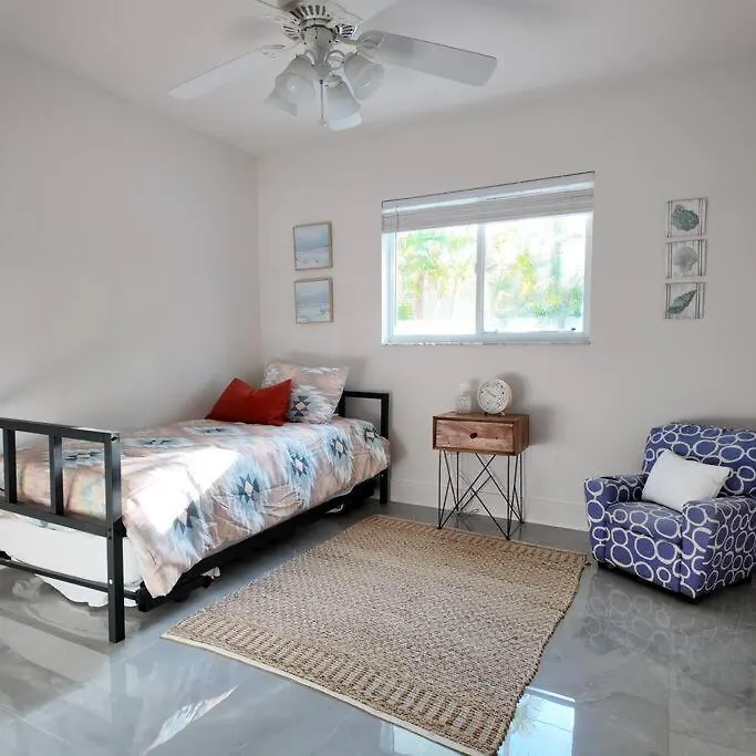Coastal Oasis, Sleeps 8, Heated Pool, Bbq And Jacuzzi * Cape Coral